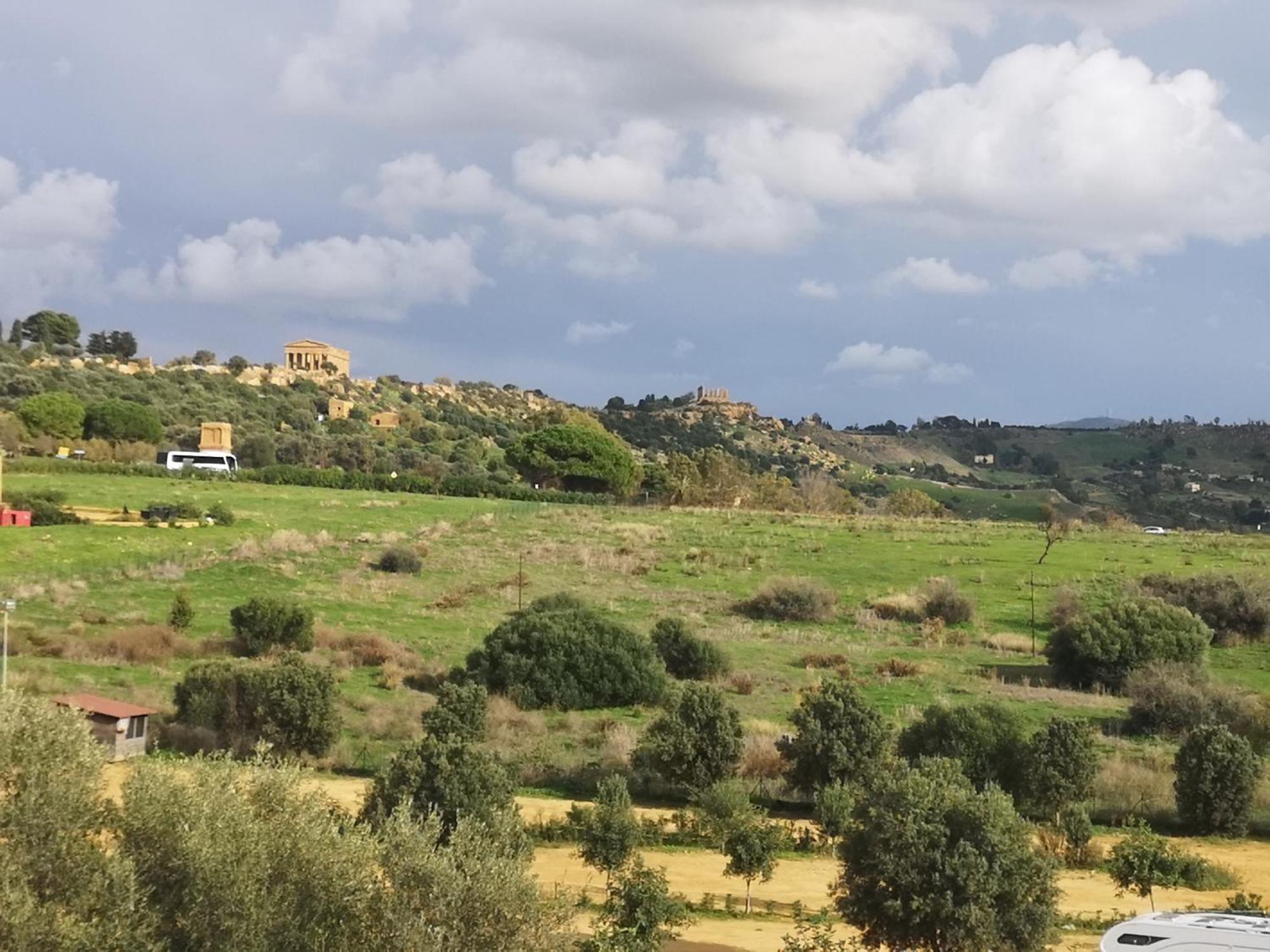 סן לאונה Lala Salama מראה חיצוני תמונה