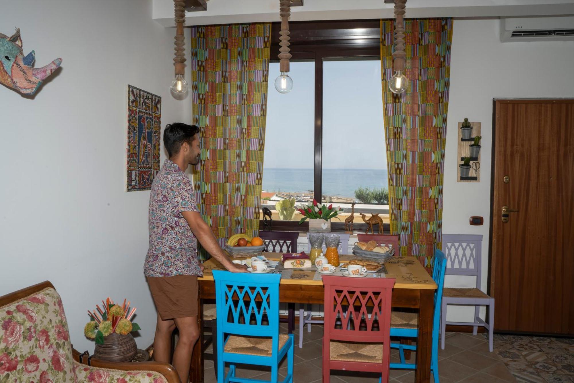 סן לאונה Lala Salama מראה חיצוני תמונה