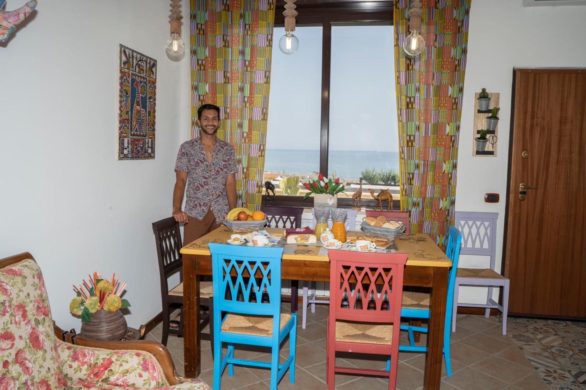 סן לאונה Lala Salama מראה חיצוני תמונה